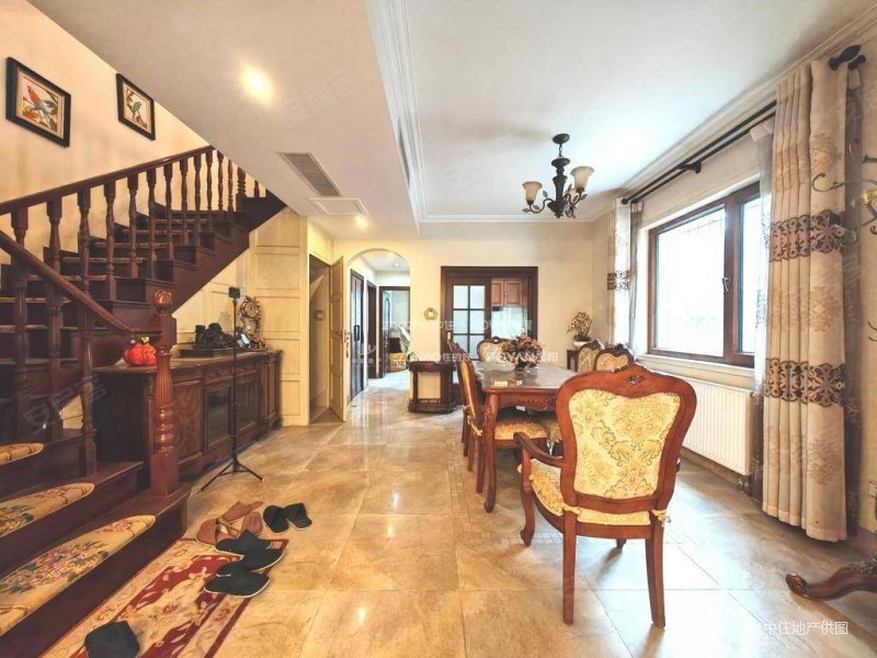 国华东方美郡(别墅)7室2厅3卫284.64㎡南北1400万