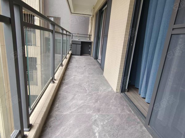 深圳龙岗龙城国际清林半山花园万科物业 精装4房南北通透 花园中间