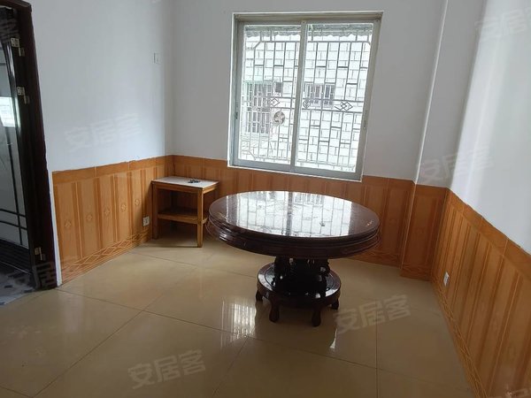 韶关乐昌公主上路嘉裕花苑嘉裕花园4楼,三房两厅拎包入住。出租房源真实图片