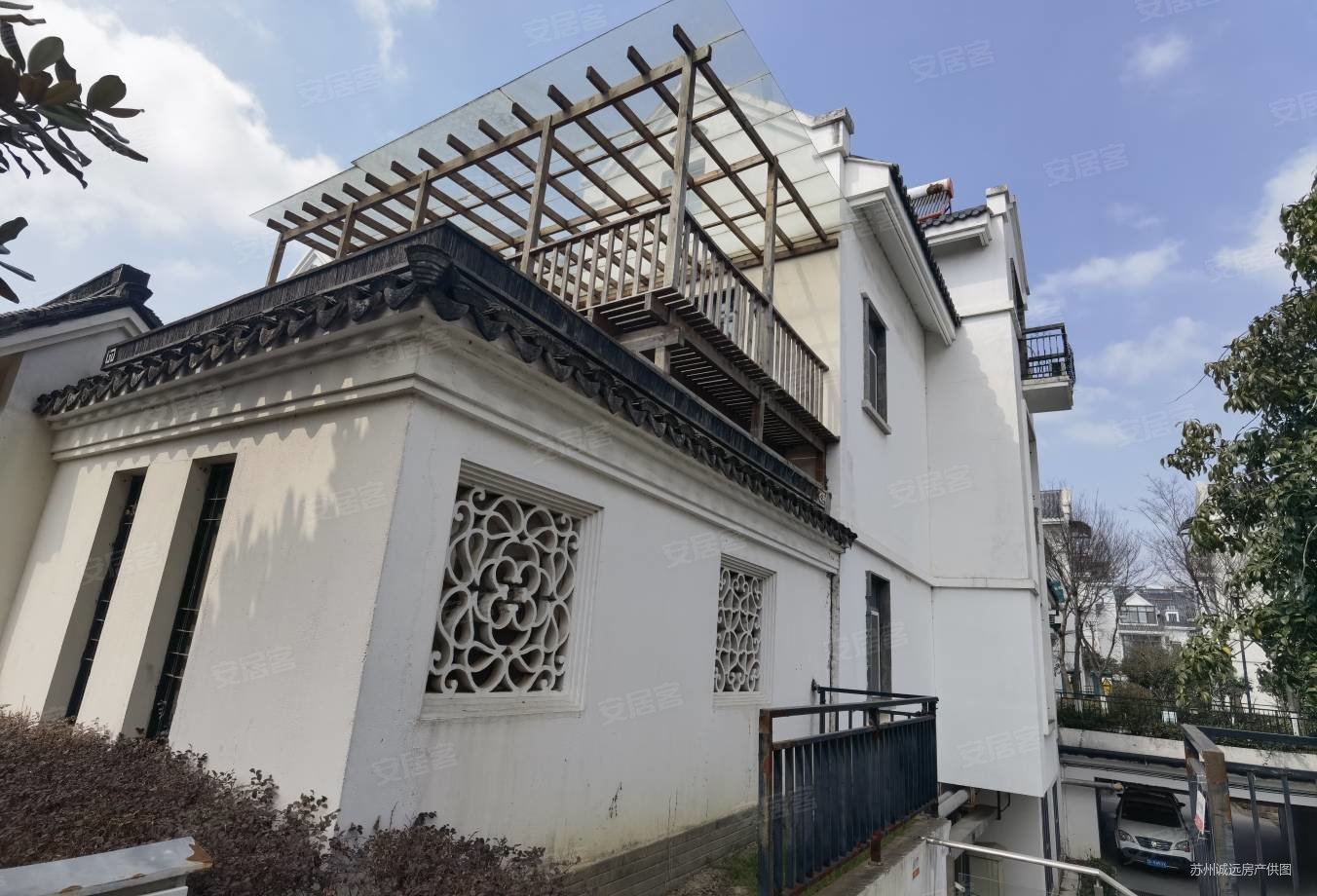 甪直中心港岛花园别墅南进门南花园南临河全明地下室精装诚心出售