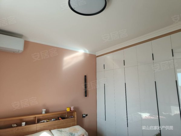 龙城公馆(梁山)3室2厅2卫134㎡南北128万