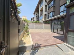南阳卧龙卧龙城区一楼带院 独栋复式 绿都悦府 吾悦广场 五完 精装五室出租房源真实图片