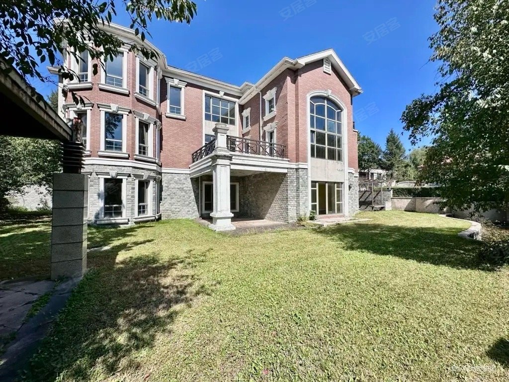 斌弟独栋别墅千平花园保真森林华墅