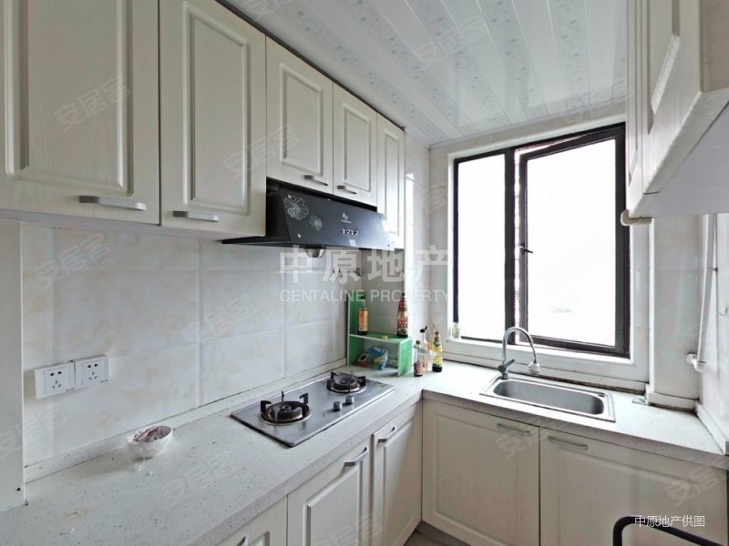 主卧朝南,电梯房,小区中心位置,诚意出售,精装修,保利金爵公寓二手房