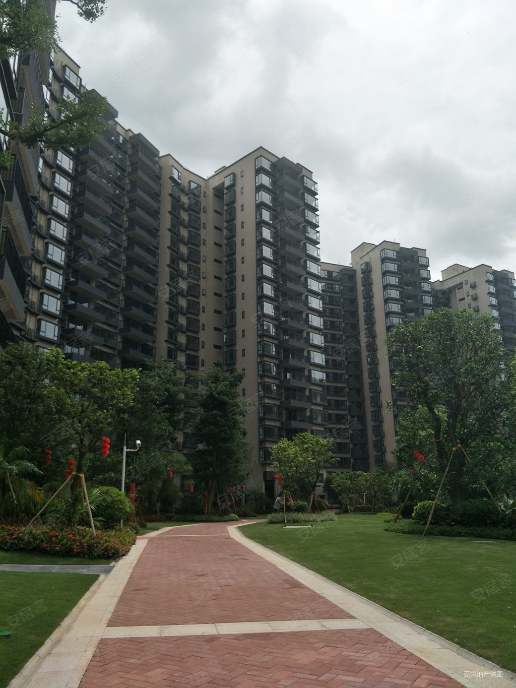 小区 配套完善 三房两厅两卫 看花园 楼层不会很高,万科幸福城二手房