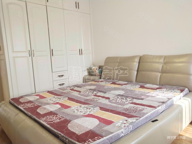 涪陵宝龙广场小区新带电梯板楼南北通透刚需小三居
