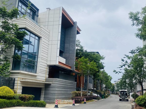 昆明官渡福保片区山海荟来电直降2000 办公会所 滇池边双拼 120平方