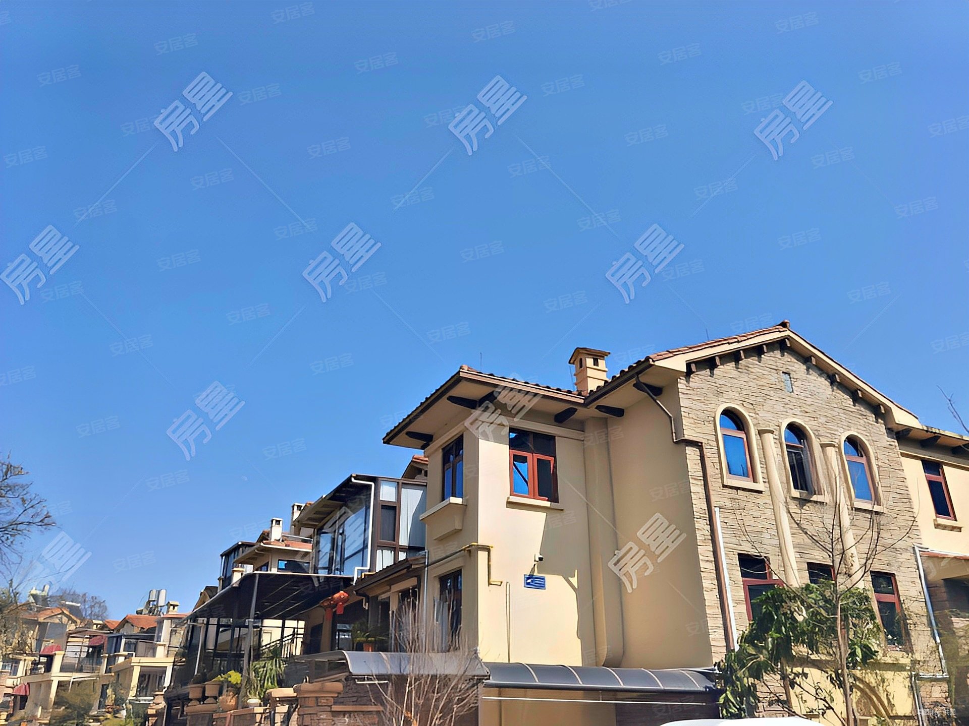 滇池卫城滟澜湾(别墅)4室2厅3卫175.85㎡南北410万