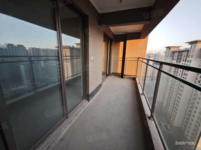 房东急售! 建业尊府 满两年 有车位 全屋地暖 环境优美