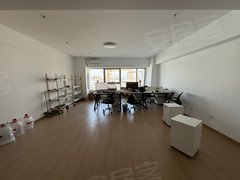 大连西岗香炉礁百年港湾莱弗家公寓,北向看海,适合做工作室,看房预约。出租房源真实图片