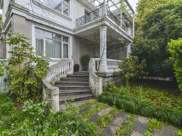 上海浦东唐镇金爵别墅唐镇板块金爵别墅 房源采光好,南北通透,业主