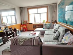 庆阳西峰西峰城区新建小学附近，精装三居室家具家电齐全拎包入住。出租房源真实图片