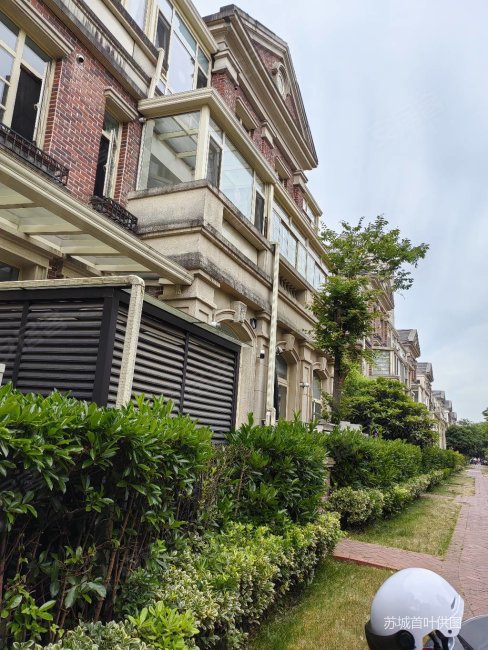 尹山湖湿地公园傍,近大型长申购物中心.