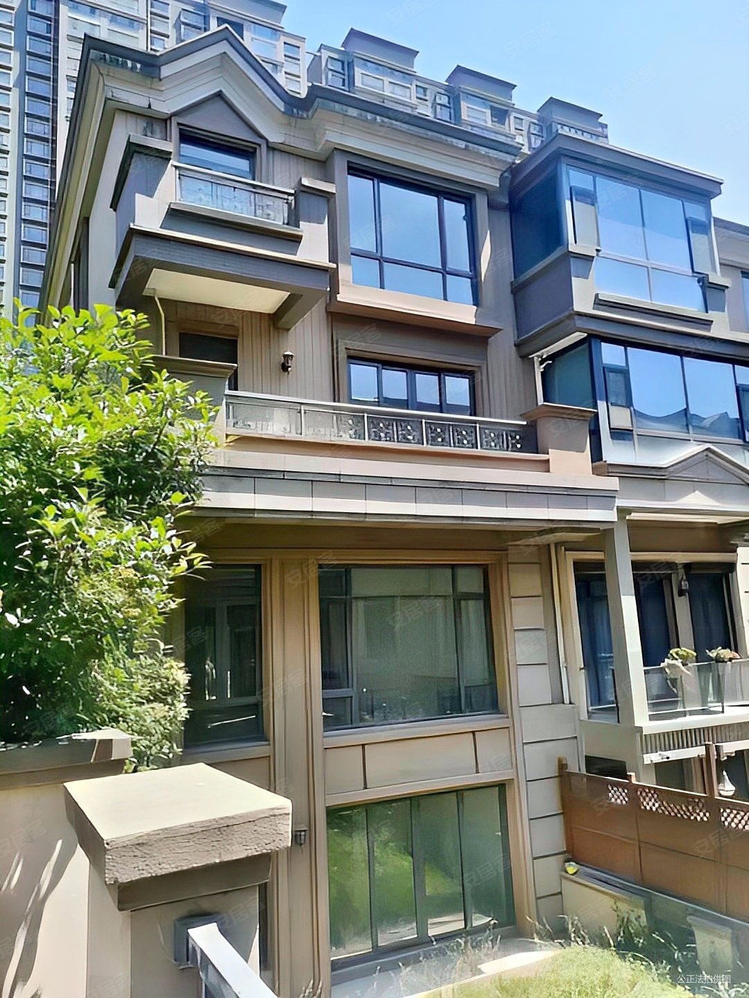 锦业路逸翠园四期联排别墅边户超大花园1201w可看房