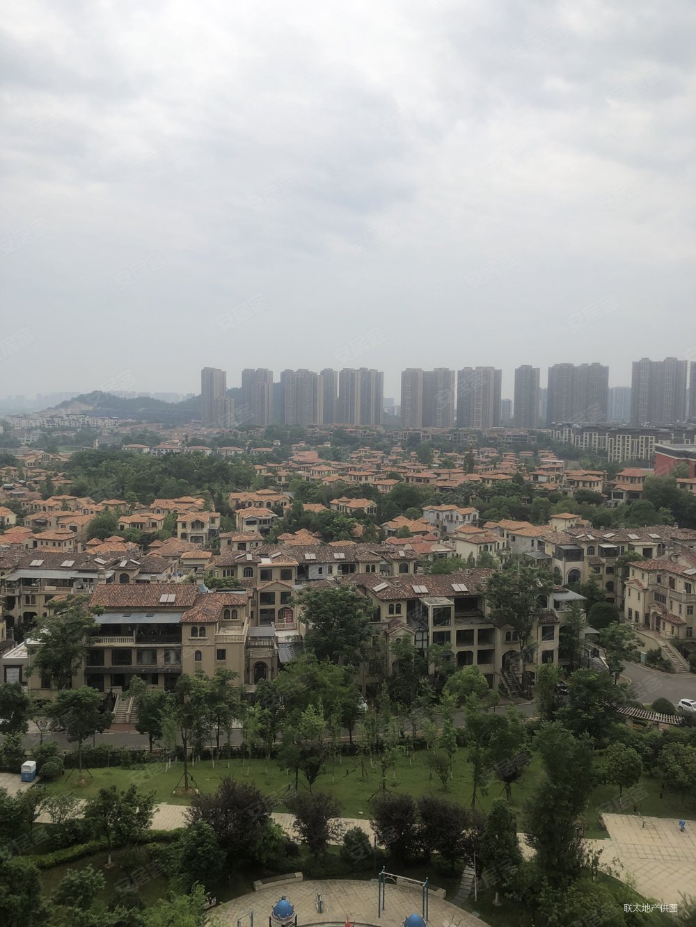 中粮鸿云4室2厅3卫170㎡南北160万