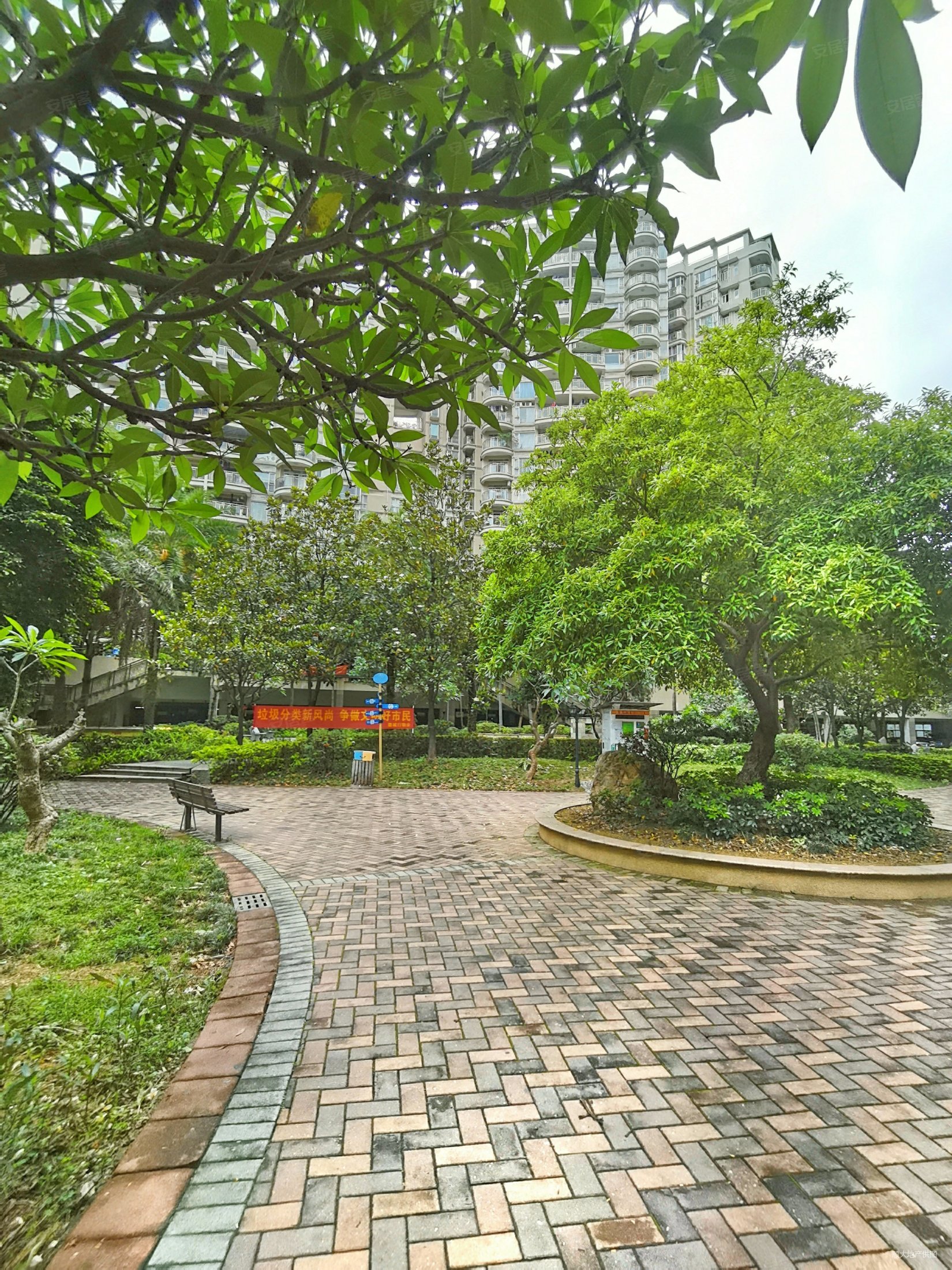 地铁口物业 东逸翠苑 满五 主卧带大阳台,东逸翠苑