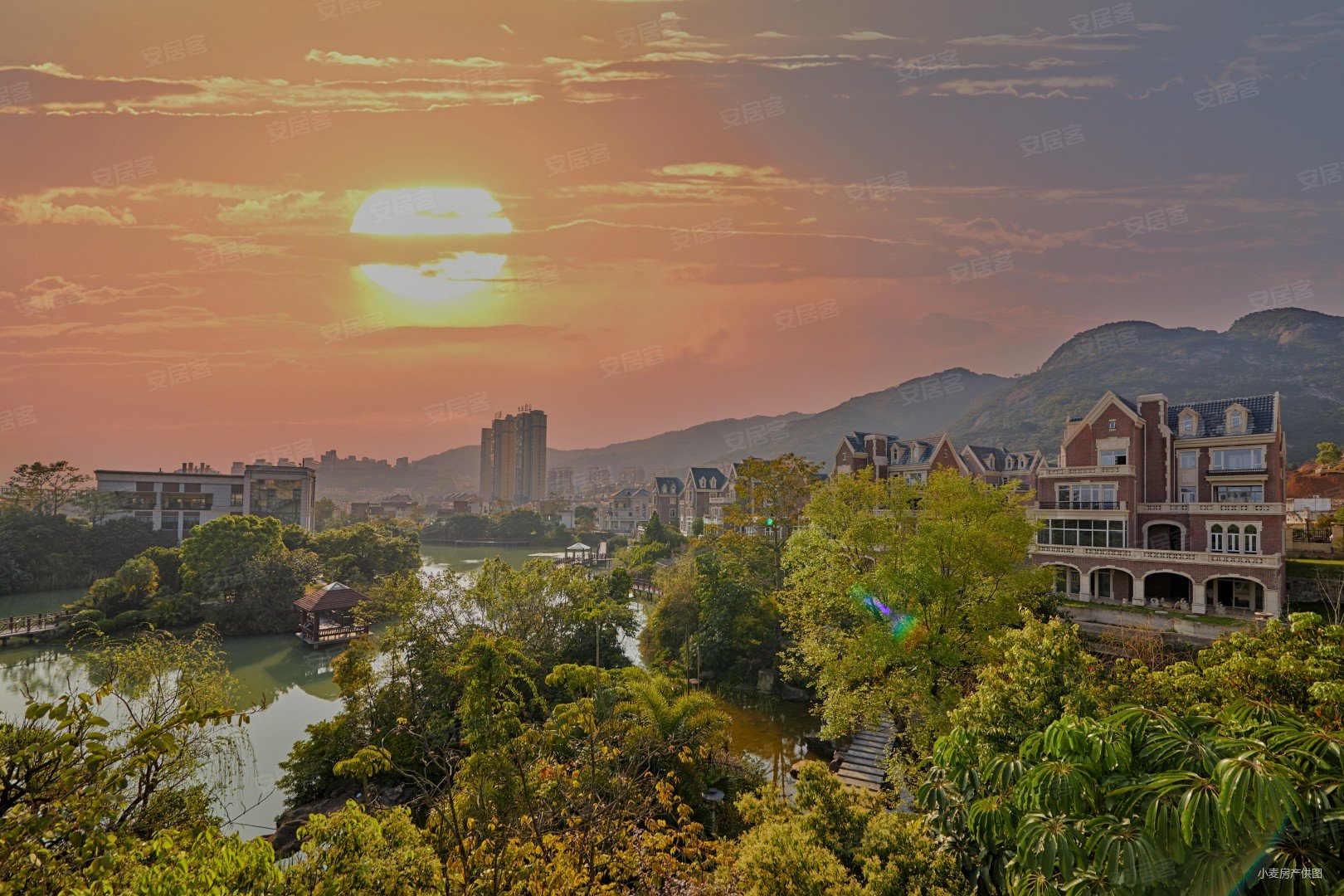 水岸君山(别墅)5室2厅3卫276㎡南北310万