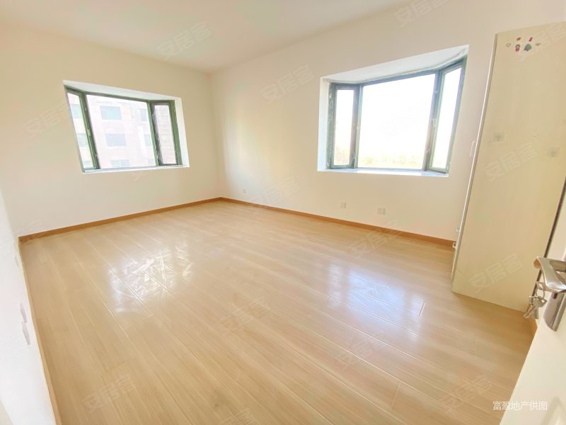 交通便捷 临地铁 近医院 正规商品房 带电梯 集中供暖,鹏润家园二手房