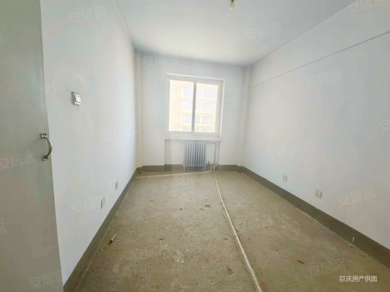 复式楼急售 金华苑 四室带露台 产权可按揭,金华苑