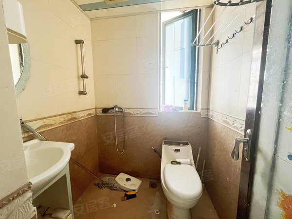 深圳龙岗横岗水晶之城水晶之城 3室2厅2卫  电梯房 精装修92平米出租