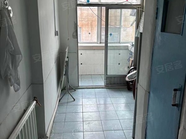 营口站前东升市场东风小区东风市场对面老楼,3楼,一室,设施齐全带空调