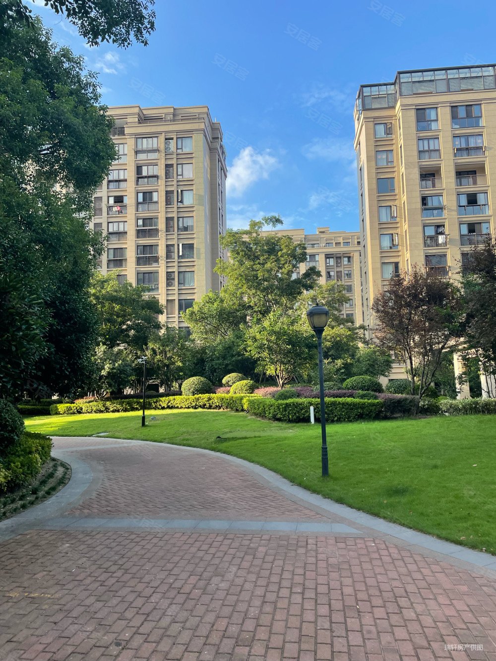 周巷银亿上府上品轩文化宫3室2卫三间朝南电梯房全新白坯储物