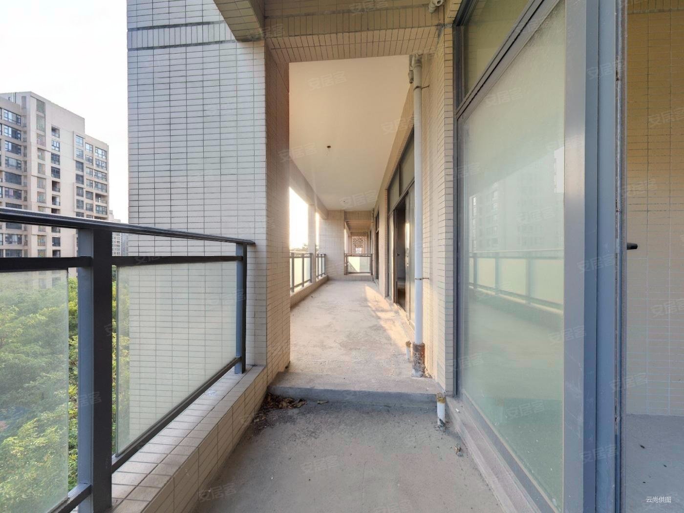 岭南公馆白云新城 高档住宅标杆 望白云山一线景观 通风采光好