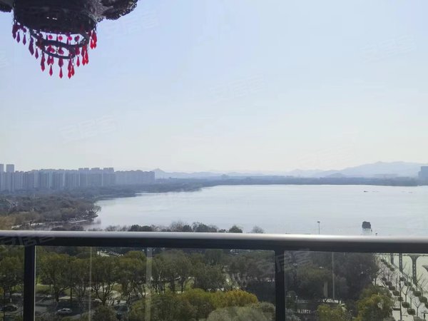 出租玉兰花园前排湖景房家具家电齐全直接