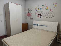 阿克苏阿克苏市阿克苏城区兴隆街旁建行家属院 步梯6楼合租房一个月500～700押金出租房源真实图片