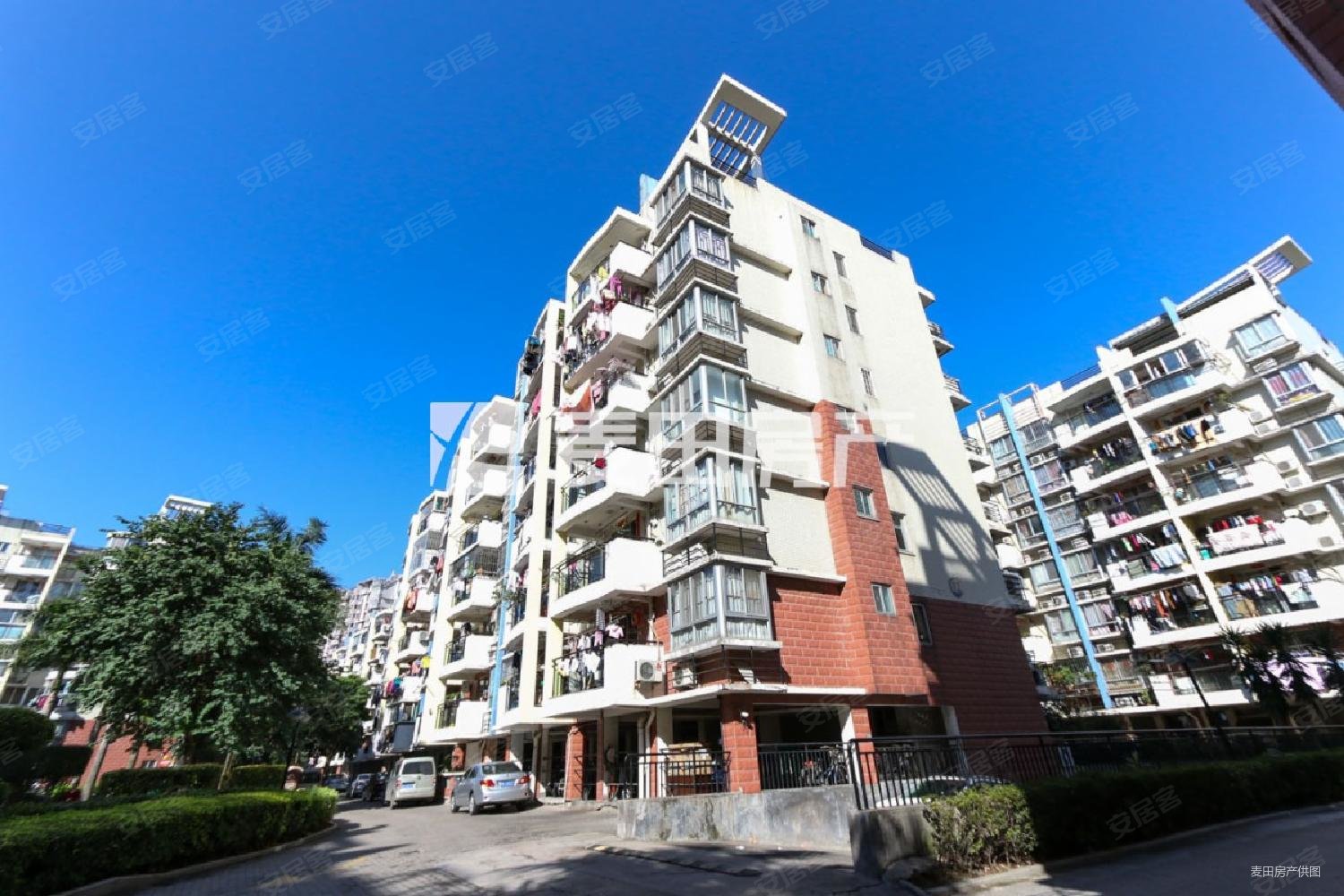 世纪金辉一期金辉东景c区5室3厅3卫176.74㎡南北358万