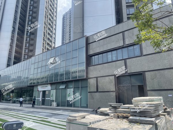 深圳光明光明宏发万悦山宏发万悦山 4室2厅2卫 精装修 配套齐全 电梯