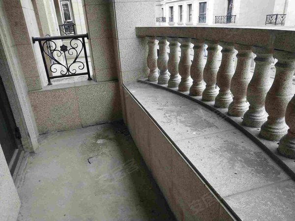 绍兴柯桥柯桥瓜渚御景园瓜渚御景园 6室 400平 排屋出售 纯毛坯出租