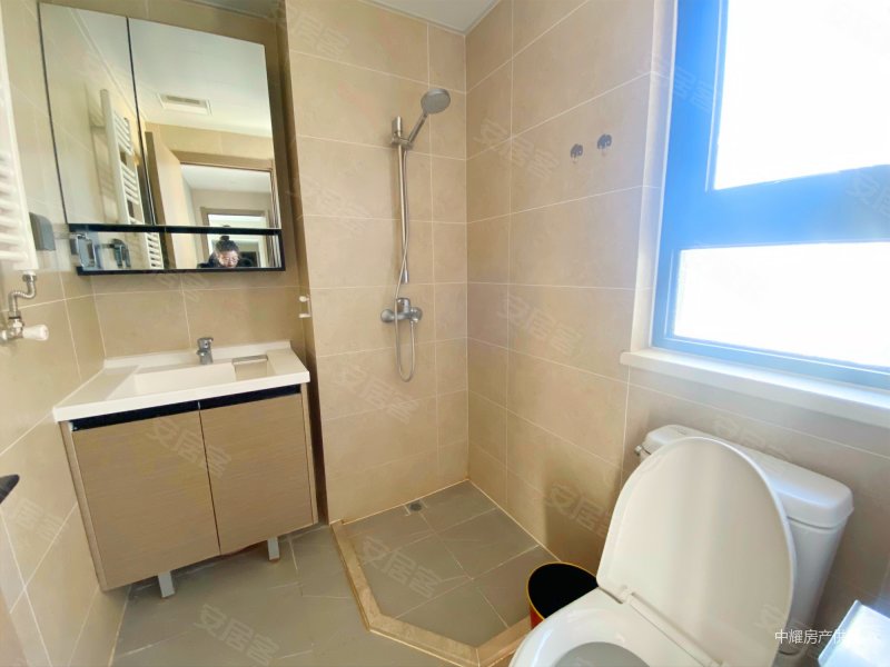 万科城二次精装房3室2厅2卫南北通透中层产权房