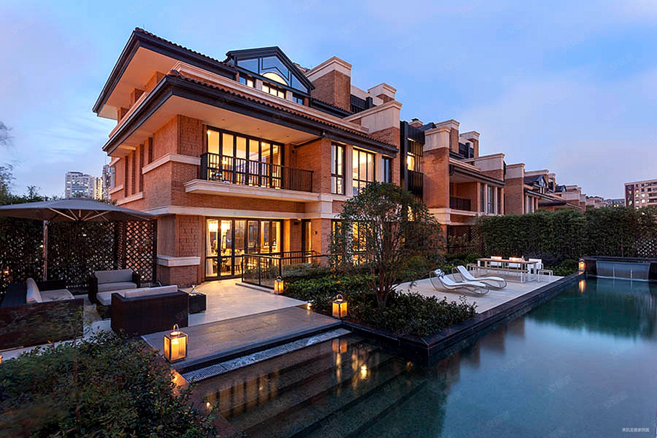 华侨城苏河湾(别墅)5室2厅4卫179㎡南北2706.48万