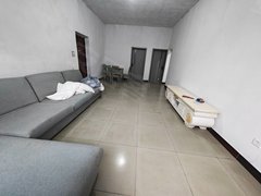 汉中南郑南郑大道学校附近一楼带院子两室两厅带部分家具家电420一月出租房源真实图片