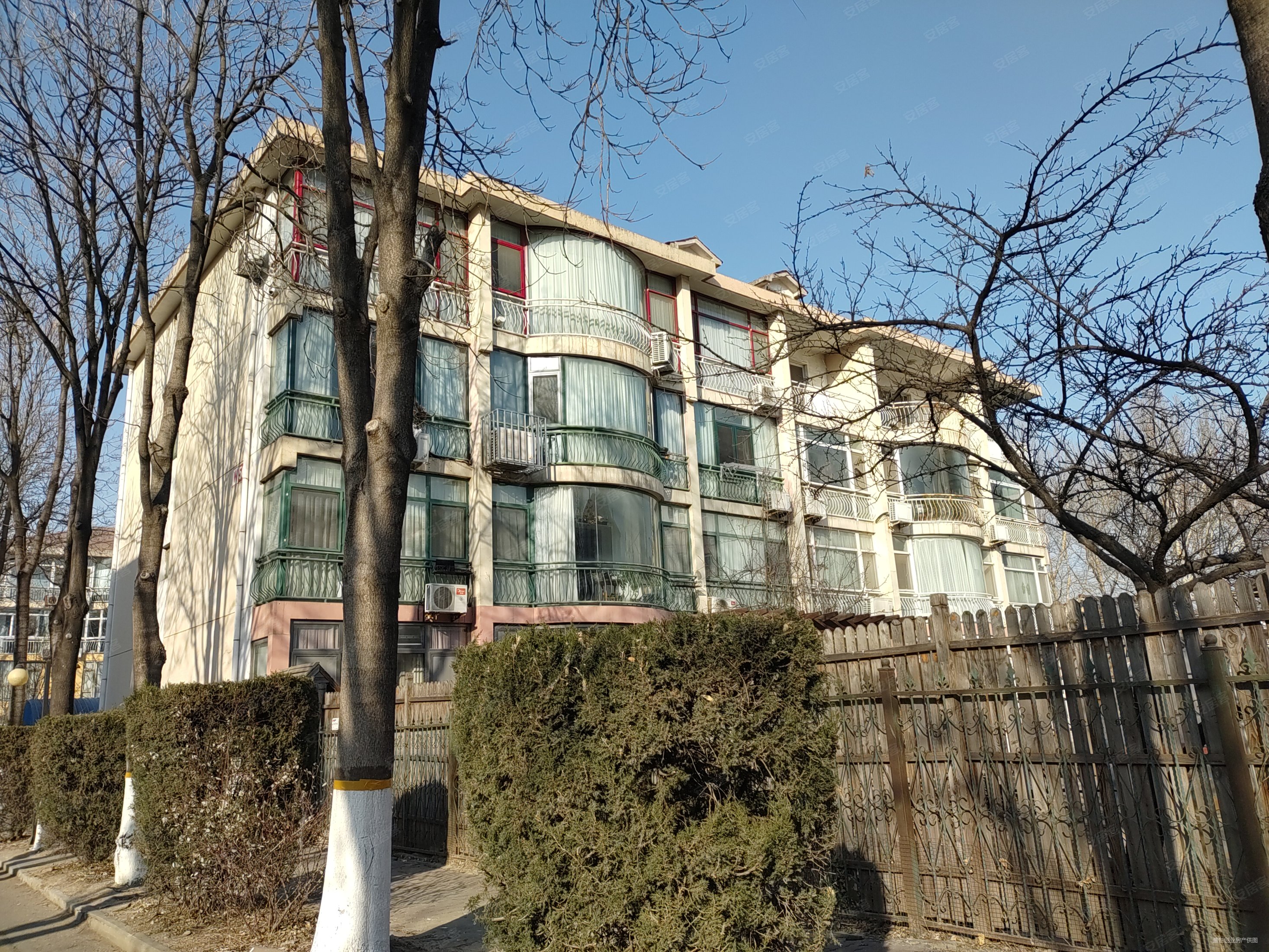 龙城花园w区3室2厅2卫191㎡南北920万