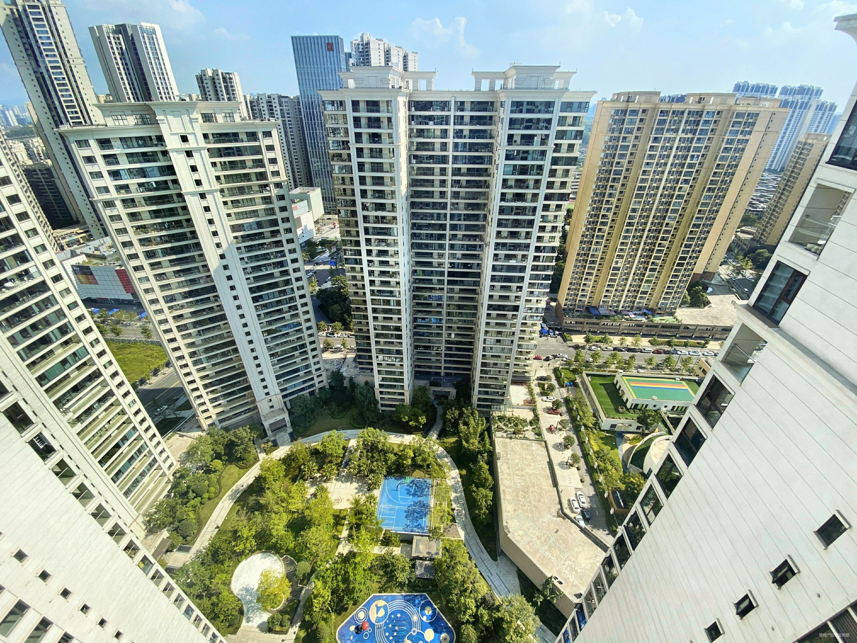 德商御府天骄4室2厅3卫152㎡南北420万