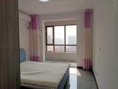 巨野巨野城区巨野市区蓝博湾电梯简单装修，家具家电齐全，拎包入住。出租房源真实图片