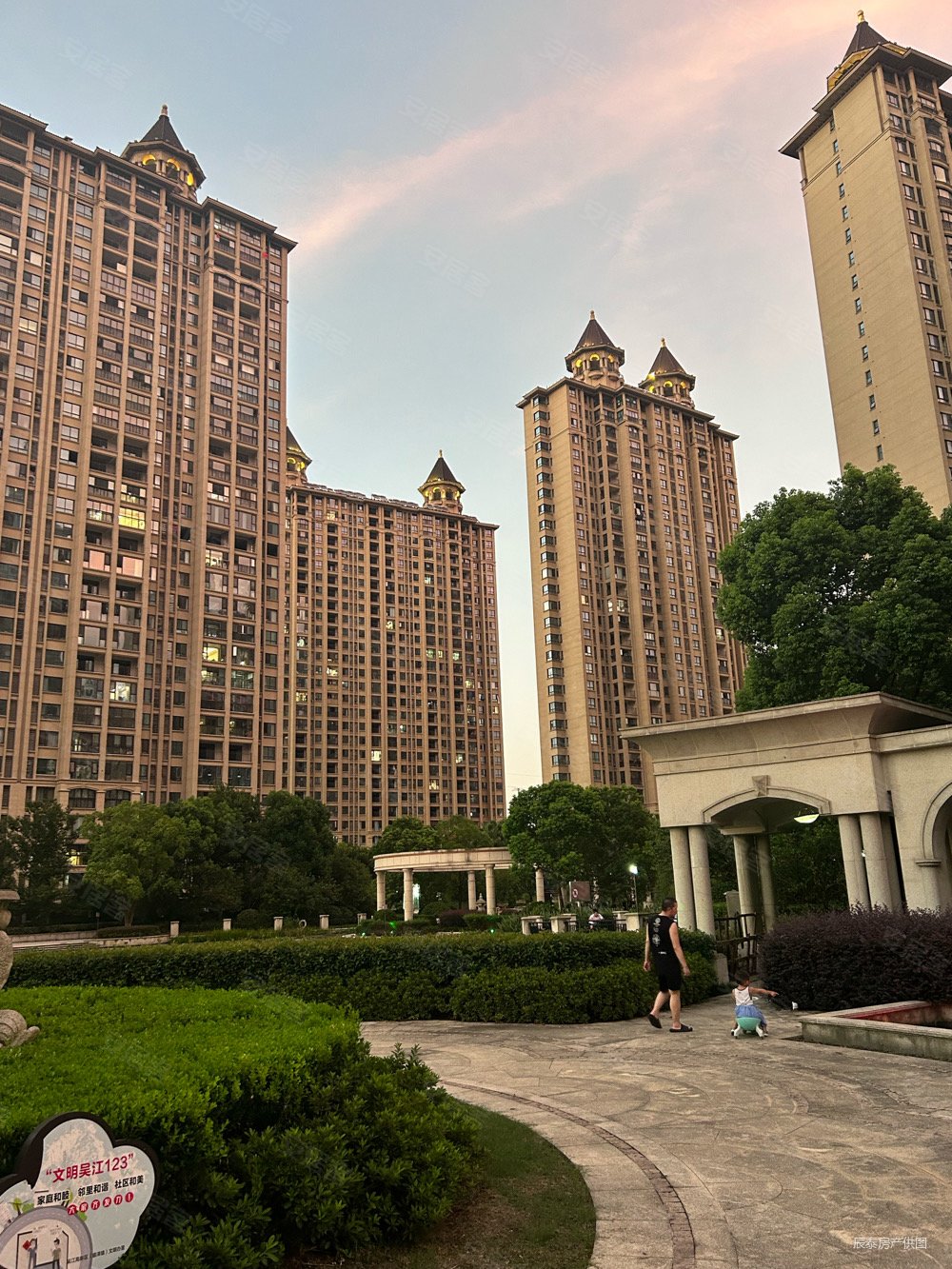 立新苏杭之星4室2厅2卫134㎡南北208万