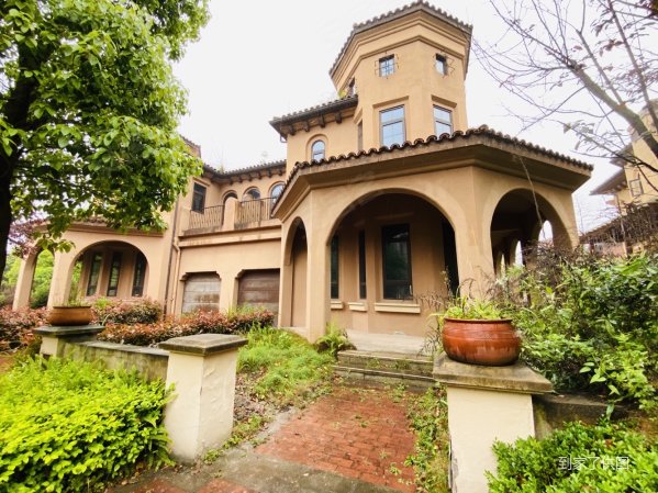 上邦山居岁月一期(双拼别墅)赠双车位!带大平台