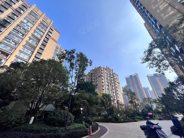 昆明西山前卫营润城八区新鲜出炉!万达旁润城八区带全套家具家电!