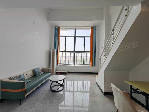 上海浦东临港新城临港17区17区 复式公寓 楼上楼下的享受 楼下就是