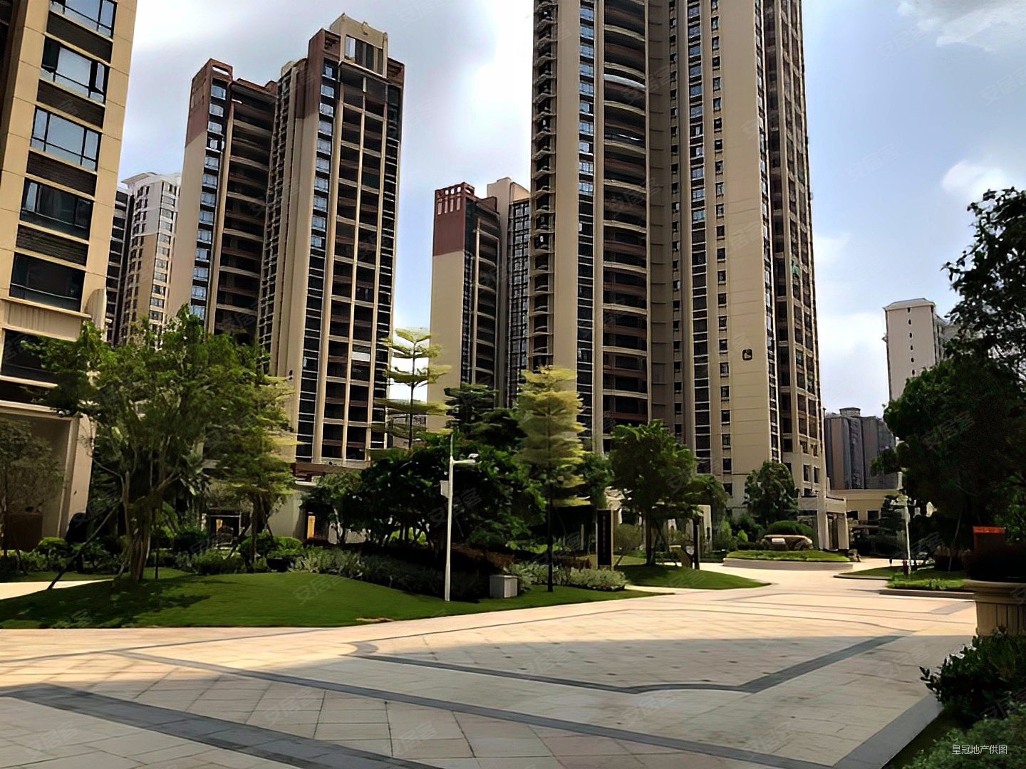 笋价123万皇冠花园全新豪华装修112平3房2卫