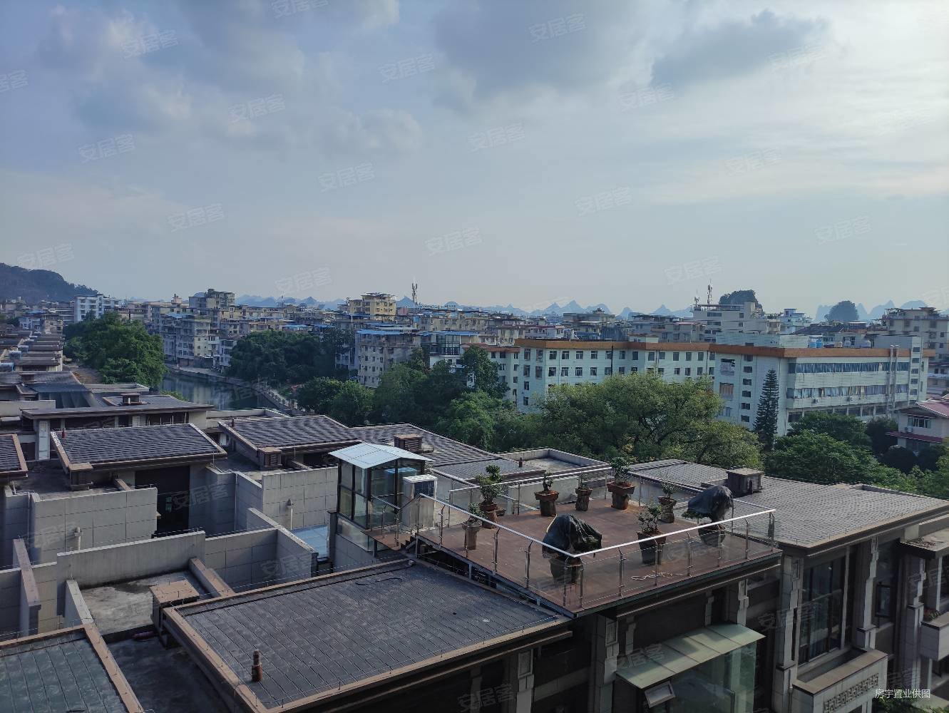 兴进漓江郡府丹桂府4室2厅2卫150㎡南北190万