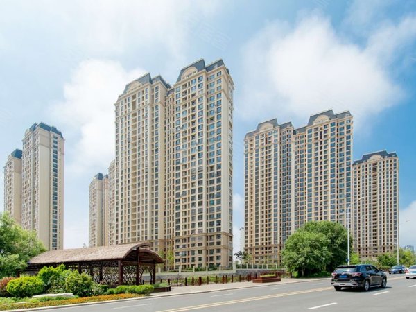 青岛黄岛薛家岛南岛小镇南岛小镇高层精装套二 押一付一视野好无遮挡