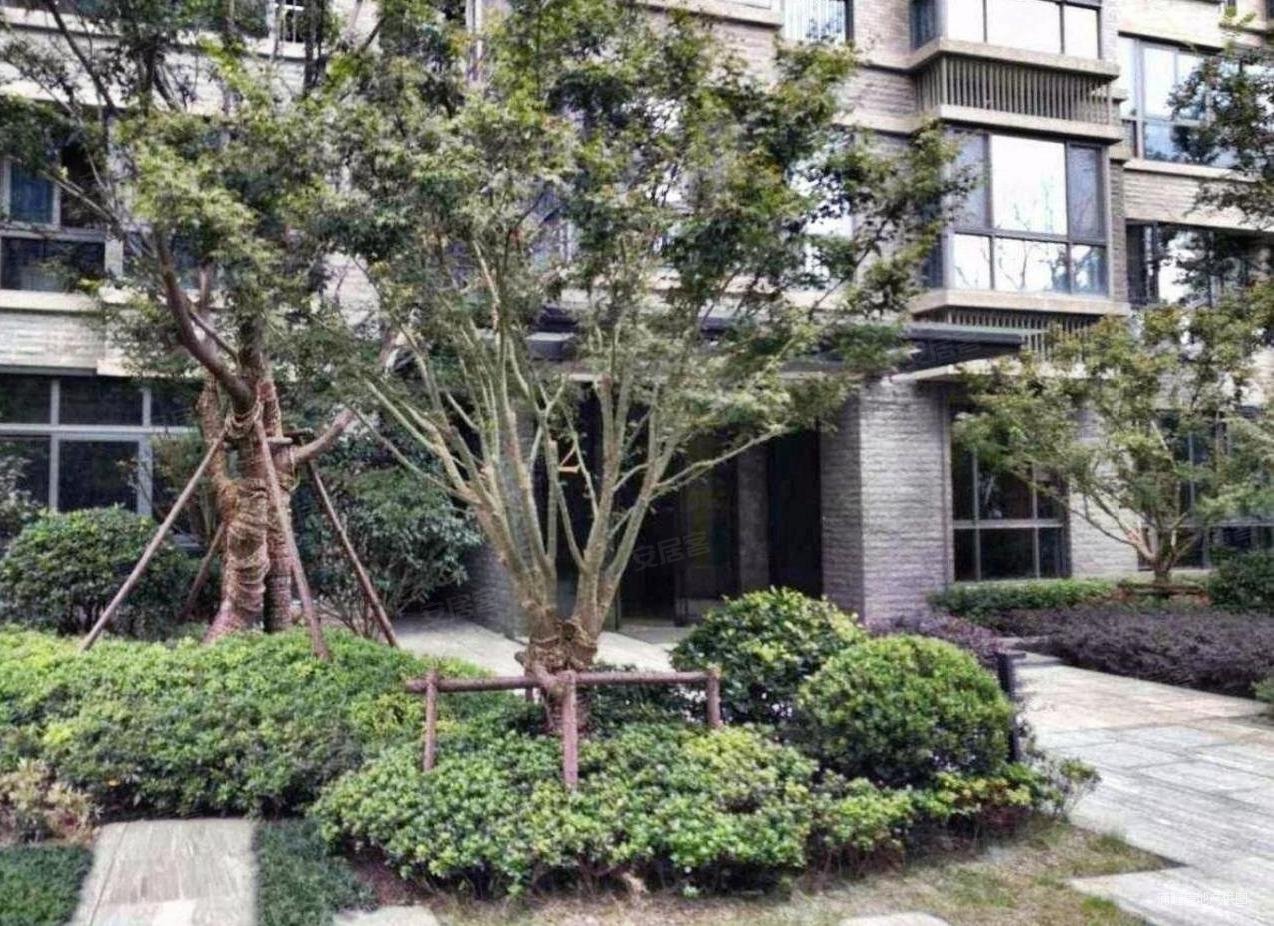 苏河融景4室3厅3卫230.51㎡南北3740万