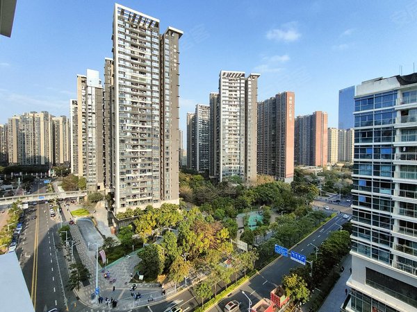 深圳龙华民治红山6979红山府现在轻奢风全屋定制2加1户型,南北通透双