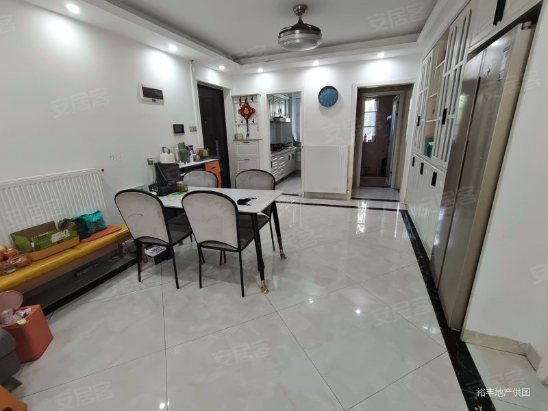 佳源巴黎都市(二期) 精装修 带车位 地暖 总价低