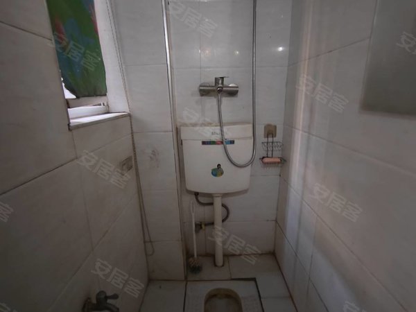 南昌南昌县澄湖北大道小蓝安居小区,0中介(可短租)近莲塘一中,押一付一月付,看房方便出租房源真实图片