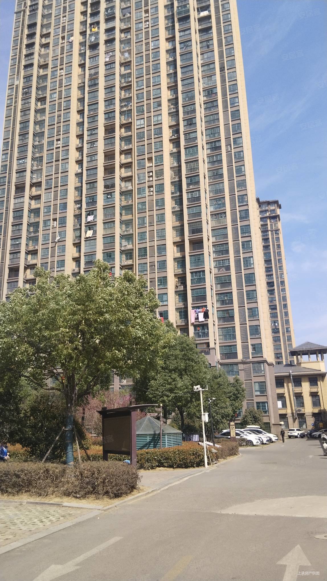 刚需小三居 商品住宅 商圈成熟 有电梯 高楼层视野好 临地铁,京冠御园